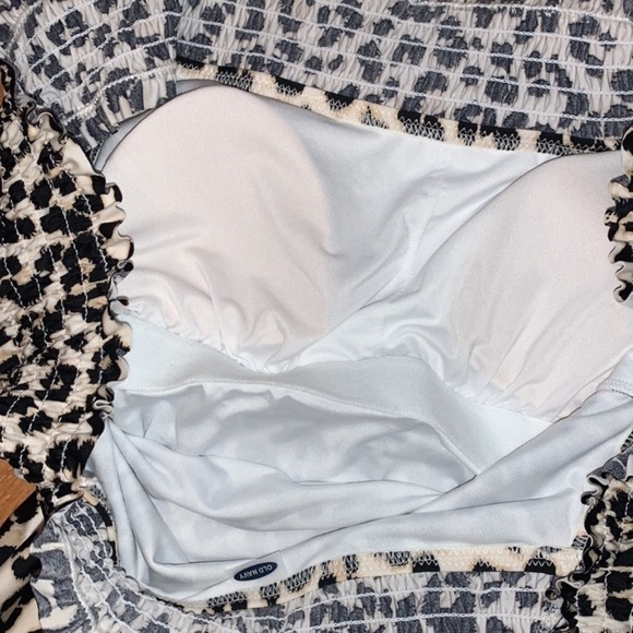 Old Navy Leopard Off Shoulder One-Piece Swim‎ animal print - Picture 6 of 9